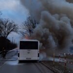 08.02.2022. Skarżysko-Kamienna. Pożar autobusu MPK / Paweł Sieczka / PSP Skarzysko