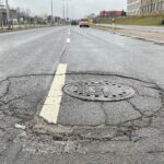 09.02.2022. Kielce. Popękany asfalt na ulicy Witosa / Wiktor Taszłow / Radio Kielce