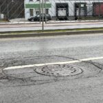 09.02.2022. Kielce. Popękany asfalt na ulicy Witosa / Wiktor Taszłow / Radio Kielce