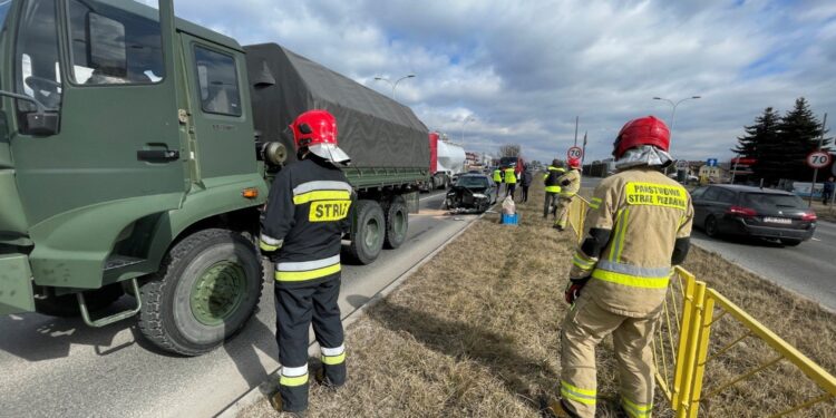 07.03.2022. Kielce. Kolizja na skrzyżowaniu ulic Krakowskiej i Kryształowej / Wiktor Taszłow / Radio Kielce