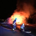 18.03.2022. Okolice Cieklińska. Pożar auta / OSP KSRG Ruda Maleniecka