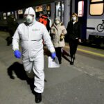 16.03.2022. Kielce. Terytorialsi przy transporcie chorych dzieci z Ukrainy / ppor. Daniel Woś / ŚBOT