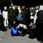 16.03.2022. Kielce. Terytorialsi przy transporcie chorych dzieci z Ukrainy / ppor. Daniel Woś / ŚBOT