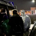 16.03.2022. Kielce. Terytorialsi przy transporcie chorych dzieci z Ukrainy / ppor. Daniel Woś / ŚBOT