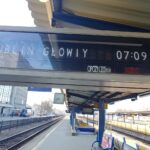 17.03.2022. Kielce. Dworzec PKP. Informacje o opóźnionych pociągach / Marcin Marszałek / Radio Kielce