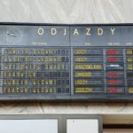 17.03.2022. Kielce. Dworzec PKP. Informacje o opóźnionych pociągach / Marcin Marszałek / Radio Kielce