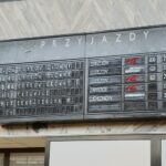 17.03.2022. Kielce. Dworzec PKP. Informacje o opóźnionych pociągach / Marcin Marszałek / Radio Kielce