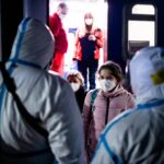 24.03.2022. Kielce. Terytorialsi przejmują chore na COVID-19 dzieci z Ukrainy / DWOT