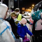 24.03.2022. Kielce. Terytorialsi przejmują chore na COVID-19 dzieci z Ukrainy / DWOT