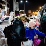 24.03.2022. Kielce. Terytorialsi przejmują chore na COVID-19 dzieci z Ukrainy / DWOT