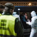 24.03.2022. Kielce. Terytorialsi przejmują chore na COVID-19 dzieci z Ukrainy / DWOT