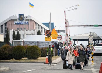 02.03.2022. Korczowa. Uchodźcy z Ukrainy na polsko-ukraińskim przejściu granicznym w Korczowej / Darek Delmanowicz / PAP