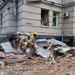 Charków, 02.03.2022. Płonący budynek siedziby policji i służby bezpieczeństwa w Charkowie / PAP / DSNS