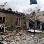 Czernihów. Zniszczenia w wyniku rosyjskiego nalotu w czernihowskiej dzielnicy Stara Podusiwka / PAP/ODA