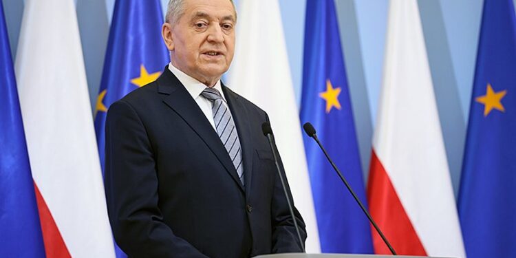 18.03.2022. Warszawa. Wicepremier, minister rolnictwa i rozwoju wsi Henryk Kowalczyk podczas konferencji prasowej w KPRM / Leszek Szymański / PAP