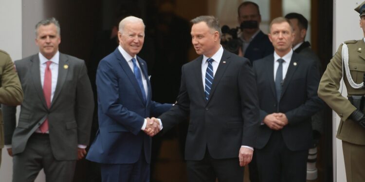 26.03.2022. Warszawa, Pałac Prezydencki. Na zdjęciu (od lewej):  prezydent USA Joe Biden i prezydent RP Andrzej Duda / Marcin Obara / PAP