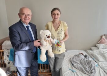 Na zdjęciu (od lewej): Marian Buras - burmistrz Morawicy, Katerina - Ukrainka mieszkająca w hostelu w Morawicy / Marian Buras/Facebook