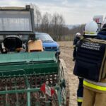26.03.2022. Piotrów. Wypadek przy pracach polowych / OSP Łagów