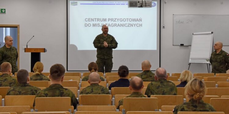 21.03.2022. Kielce. Centrum Przygotowań do Misji Zagranicznych - rozpoczęcie kurs współpracy cywilno-wojskowej / CPdMZ