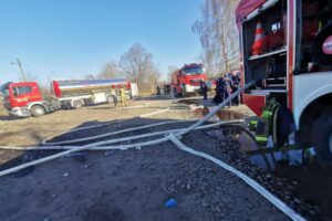 28.03.2022. Kraków. Pożar wagonów kolejowych / JRG 6 Kraków