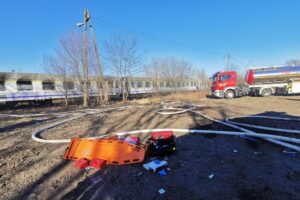 28.03.2022. Kraków. Pożar wagonów kolejowych / JRG 6 Kraków