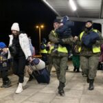 10.03.2022 Sędziszów. Pomoc uchodźcom udzielana przez mundurowych i wolontariuszy / ŚBOT