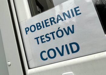 Koronawirus, covid, covid-19, wymaz, testy, pandemia / Wiktor Taszłow / Radio Kielce