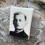 23.03.2022. Kielce. Nowe sylwetki więźniów na Murze Pamięci Ośrodka Myśli Patriotycznej i Obywatelskiej na ulicy Zamkowej / Wiktor Taszłow / Radio Kielce