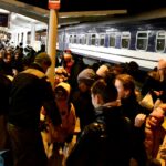 08.03.2022. Sędziszów. Żołnierze WOT pomagają uchodźcom, którzy przyjechali z Ukrainy / ppor. Daniel Woś / ŚBOT