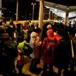 08.03.2022. Sędziszów. Żołnierze WOT pomagają uchodźcom, którzy przyjechali z Ukrainy / ppor. Daniel Woś / ŚBOT