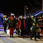 08.03.2022. Sędziszów. Żołnierze WOT pomagają uchodźcom, którzy przyjechali z Ukrainy / ppor. Daniel Woś / ŚBOT