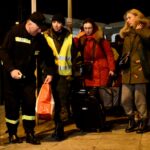 08.03.2022. Sędziszów. Żołnierze WOT pomagają uchodźcom, którzy przyjechali z Ukrainy / ppor. Daniel Woś / ŚBOT