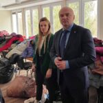 04.03.2022. Ameliówka. Zbiórka na rzecz uchodźców z Ukrainy. Na zdjęciu: Iwona Skiba-Idziak - właściciel Hotelu Ameliówka i Rafał Nowak - wicewojewoda świętokrzyski / Daniel Lenart / Radio Kielce