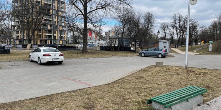 Kto powinien zarządzać parkingiem przy kieleckiej Kadzielni? Radni podzielni