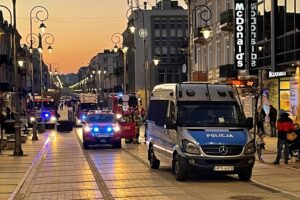 13.03.2022. Kielce, ulica Sienkiewicza. Interwencja służb w związku z alarmem pożarowym / Marek Cender / Radio Kielce