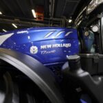 18.03.2022. Targi Kielce. Najciekawszy sprzęt wyróżniony Złotymi Medalami Targów Kielce na wystawie AGROTECH 2022. Na zdjęciu: ciągnik rolniczy New Holland T7 Heavy Duty / Jarosław Kubalski / Radio Kielce