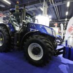 18.03.2022. Targi Kielce. Najciekawszy sprzęt wyróżniony Złotymi Medalami Targów Kielce na wystawie AGROTECH 2022. Na zdjęciu: ciągnik rolniczy New Holland T7 Heavy Duty / Jarosław Kubalski / Radio Kielce