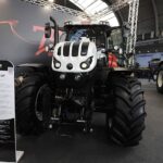 18.03.2022. Targi Kielce. Najciekawszy sprzęt wyróżniony Złotymi Medalami Targów Kielce na wystawie AGROTECH 2022. Na zdjęciu: ciągnik Steyr Absolut 6240 CVT / Jarosław Kubalski / Radio Kielce