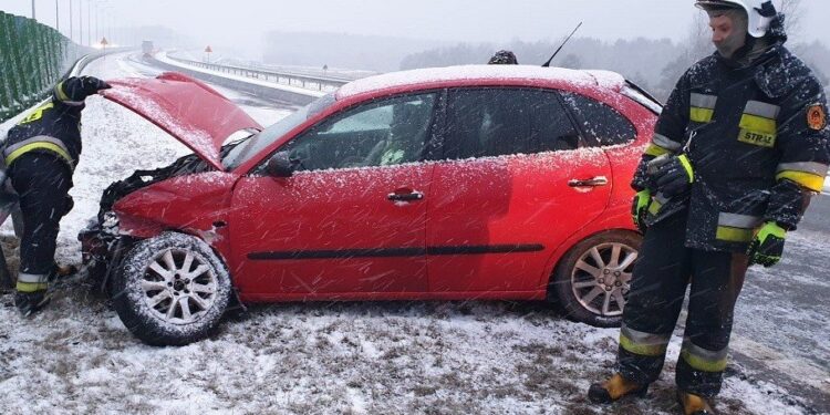 04.03.2022. Skarżysko-Kamienna. Kolizja / KP PSP Skarżysko