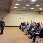 24.03.2022. Kielce. Debata o funduszach europejskich dla świętokrzyskiej edukacji. Na zdjęciu (przemawia): Jacek Semaniak - prezes Głównego Urzędu Miar / Michał Kita / Radio Kielce