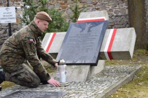 28.02.2022. Terytorialsi odwiedzają miejsca związane z żołnierzami niezłomnymi / ŚBOT