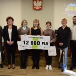 10.03.2022. Starachowice. Zwycięzcy konkursu „OgródEKO” - I nagroda / Urząd Miasta w Starachowicach