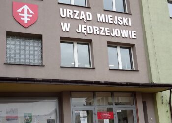 03.11.2020. Jędrzejów. Urząd Miejski w Jędrzejowie / Ewa Pociejowska-Gawęda / Radio Kielce