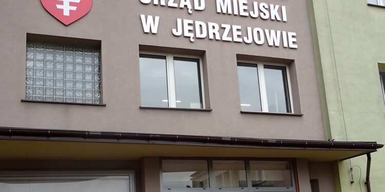 03.11.2020. Jędrzejów. Urząd Miejski w Jędrzejowie / Ewa Pociejowska-Gawęda / Radio Kielce