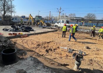 03.03.2022. Kielce. Budowa dworca tymczasowego PKP / Wiktor Taszłow / Radio Kielce