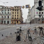 Charków. Zniszczenia po bombardowaniu / SERGEY KOZLOV / PAP/EPA