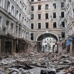 Charków. Zniszczenia po bombardowaniu / SERGEY KOZLOV / PAP/EPA