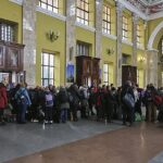 Charków. Dworzec kolejowy / SERGEY KOZLOV / PAP/EPA