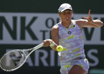 20.03.2022. USA. Iga Świątek podczas finałowego meczu kobiet turnieju tenisowego BNP Paribas Open w Indian Wells Tennis Garden w Indian Wells / PAP/EPA/JOHN G. MABANGLO