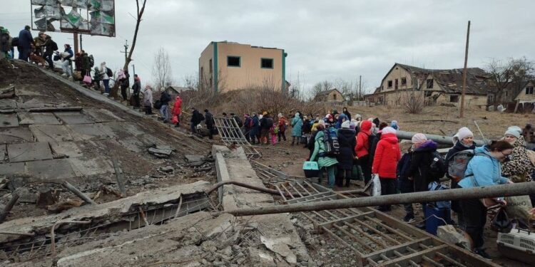 05.03.2022. Irpień, Ukraina. Mieszkańcy opuszczający miasto / NEXTA/Twitter